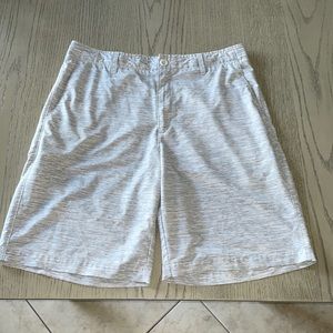 Greg Norman golf shorts size 32